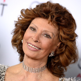 Žije střídavě ve Švýcarsku, Kalifornii a Římě.
