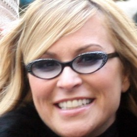 Pocit méněcennosti zažívala i kvůli tomu, že nosí brýle...