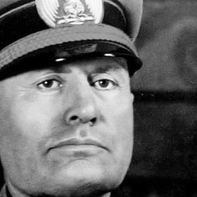 Živil se také psaním v socialistických novinách.
