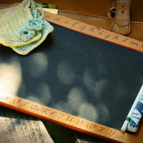 Postaru se žít nedá a na břidlicové tabulky už se taky dávno nepíše. Nemůžeme tedy bránit našim dětem v používání moderních učebních pomůcek. 