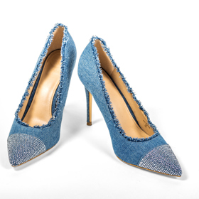 Chcete vlastnit boty, kterých si každý všimne? Vsaďte na lodičky z denimu. Nejsou nádherné? 