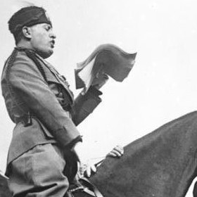 Matka Rosa byla učitelkou na základní škole. Otec zase pracoval jako kovář.
