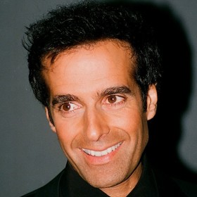 Je držitelem 11 světových rekordů. Třeba za počet diváků při jeho show.