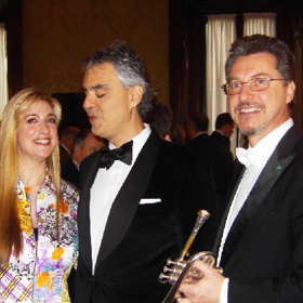 Na svých koncertech spolupracoval i s Českým národním symfonickým orchestrem.
