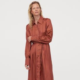 
Košilové šaty z hedvábné směsi, 4499 Kč.