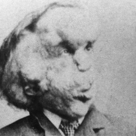 Vydal se i na turné po Evropě, kde ho však okradl jeho manažer.
