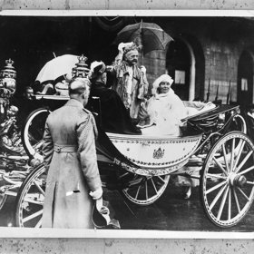 Bohužel ji čekalo zklamání. Politická moc v zemi se nijak nezměnila.