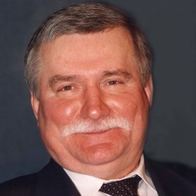 Poté, co vláda umožnila vznik odborů, byl Walesa na jedenáct měsíců zbaven svobody.
