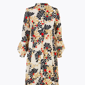 
Dlouhé košilové šaty, od 1500 Kč.