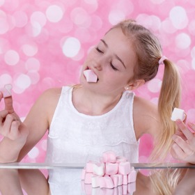 Cukrovinky a sladkosti do školy rozhodně nepatří. Mají nulovou výživovou hodnotu, 