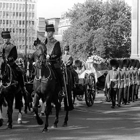 Několikahodinový přímý přenos z pohřbu princezny Diany sledovaly miliardy diváků po celém světě.
