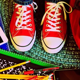 Obsah školního batohu by neměl být pro rodiče tajemství. Měli by mít přehled o tom, co děti do školy nosí. 