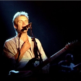 Původně hrála kapela The Police punk.
