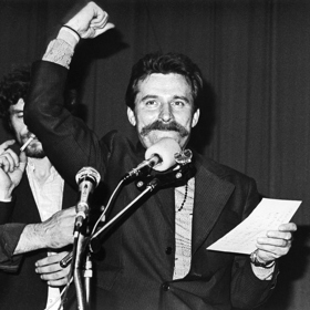 Během jeho úřadování se každý rok měnila vláda.
