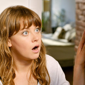 Pes Kolík, který si ve filmu také zahrál, se během volného dne zranil a musel na operaci. Naštěstí se zotavil a mohl se zúčastnit natáčení u moře.