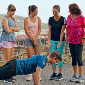 "Člověk by se neměl nikdy vzdávat, když se může opřít o svou rodinu," nechala se slyšet Zlata Adamovská.