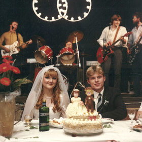 Film mohl jít do kin až po čtyřech letech. A to jen do těch vybraných a s upozorněním, že snímek nezobrazuje realitu života v Československu.
