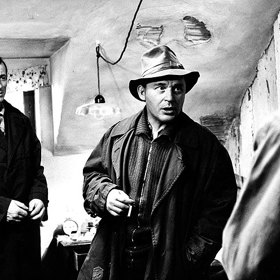 ...touto rolí mu prý režisér Schulhoff zaplatil za léčbu.
