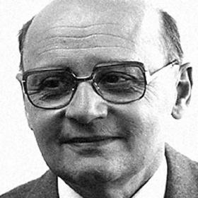 Díky vysokému pracovnímu nasazení vytvořil nezapomenutelné skvosty československé kinematografie, bohužel se mu to ale také stalo osudným. Během natáčení filmu Velká filmová loupež ho skolil infarkt.
