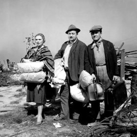 Helena Bušová byla filmová a divadelní herečka, jenž zažila největší období slávy v meziválečném období. V jakých filmech jsme ji mohli vidět? Hej-rup!, kde si zahrála po boku Wericha a Voskovce.