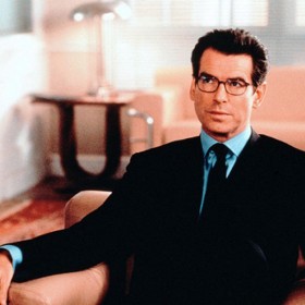 Proti natáčení protestovala britská MI6. Nelíbilo se jí, že se část filmu natáčí v blízkosti jejího sídla.
