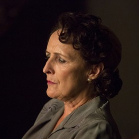 Maigret klade past je krimi film na motivy povídky spisovatele Georga Simenona. Ten napsal více než osmdesát povídek s komisařem Maigretem v hlavní roli.