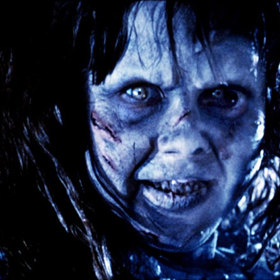 Natáčení provázela i smrt. To se týkalo nejen herců, ale i jejich příbuzných. Syn Mercedes McCambridge, která byla hlasem démona Pazuzu, zavraždil svou manželku a dvě dcery, pak spáchal sebevraždu.