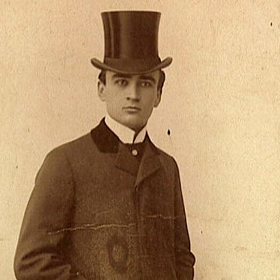 Gestapo jej za to uvěznilo v koncentračním táboře.
