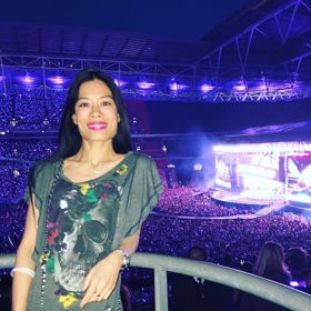 Díky prodeji desek a koncertům si vydělala pohádkové jmění.
