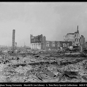 Bortilo se elektrické vedení a unikal plyn z potrubí.
