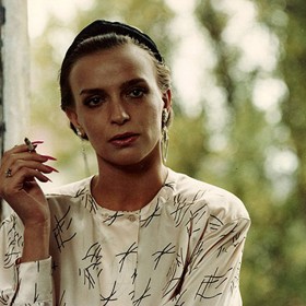 Ve filmu se mihl i jeden z nejbohatších Čechů, Petr Kellner. Tehdy pracoval na Barrandově.
