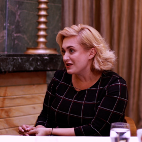 Moderátorkou pořadu Na kafeečko je herečka Miluše Bittnerová.
