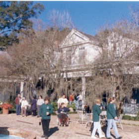 Její bývalí majitelé se museli vypořádat se smrtí svých blízkých. Šlo o mstu?