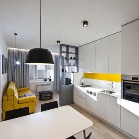 Byt ve staré zástavbě měl původně dispozici 2+1 a byl plný zcela nevyhovujícího a zastaralého vybavení.