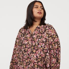 Šaty s dlouhým rukávem, 899 Kč.