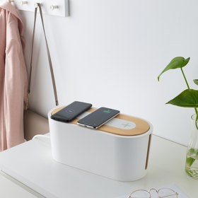 Box Romma pomáhá v místnosti udržovat pořádek, protože všechny kabely můžete při nabíjení zařízení schovat do krabice, 199 Kč.