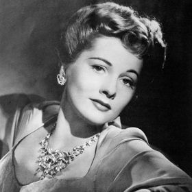 Joan Fontaine byla americkou herečkou, kterou do svých filmů rád obsazoval mistr hororu Alfred Hitchcock.
