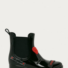 Extravagantní perka vyrobená z lesklého a hladkého gumového materiálu, 4099 Kč.