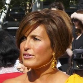 Mariska Hargitay je americká herečka, která se proslavila rolí detektiva Olivie Benson v seriálu Zákon a pořádek. V pouhých třech letech ji však potkala tragédie...
