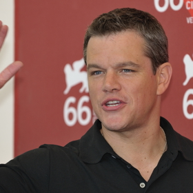 Časem se vypracoval nejen na světoznámého herce, ale i jednoho z nejvíce sexy mužů. Jeho recept? Mix několika genů. Po otci má anglické a skotské kořeny, po matce zase finské a švédské.
