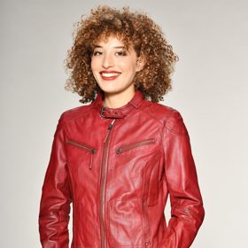 Krátká červená bundička Rijana, 5199 Kč.