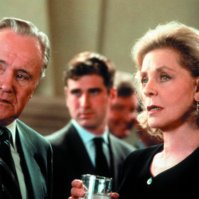 Mí drazí Američané (1996): Politicky laděná komedie o dvou věčně soupeřících bývalých prezidentech.