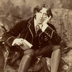 "Žití je jedna z nejcennějších věcí na světě. Většina lidí jen existuje."
