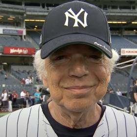 Ralph Lauren je přední americký návrhář. Jeho značka Polo se stala symbolem ležérnosti a volného stylu. I když neměl odpovídající vzdělání v oboru, dokázal se dostat až na samotný vrchol.
