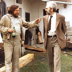 Jako jed vychází z knížní předlohy, kterou napsal Karel Zídek dle vyprávění svého dědečka. Ve skutečnosti šlo o cukr, který byl v dávných dobách dostupný jen v lekárnách. A jelikož neznali jeho účinky, bylo na lahvičce napsáno "jako jed".
