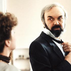 Nejdříve nebyl o film velký zájem, když ale o něm začalo mluvit rádio Hlas Ameriky, začaly se kinosály plnit.
