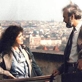 Krajčovičová musela nosit celou dobu černou paruku.
