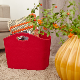 Červená je optimistická a stimulující, ale svědčí jí spíš jen malé plochy a detaily. Moc červené působí až agresivně. 