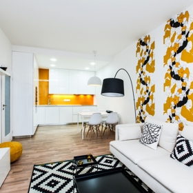 Kontakt s přírodou zdůrazňují například třívrstvé dřevěné podlahy v provedení bělený dub.