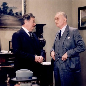 Kvůli svému silnému charisma byl vybírán do rolí vážených mužů.
